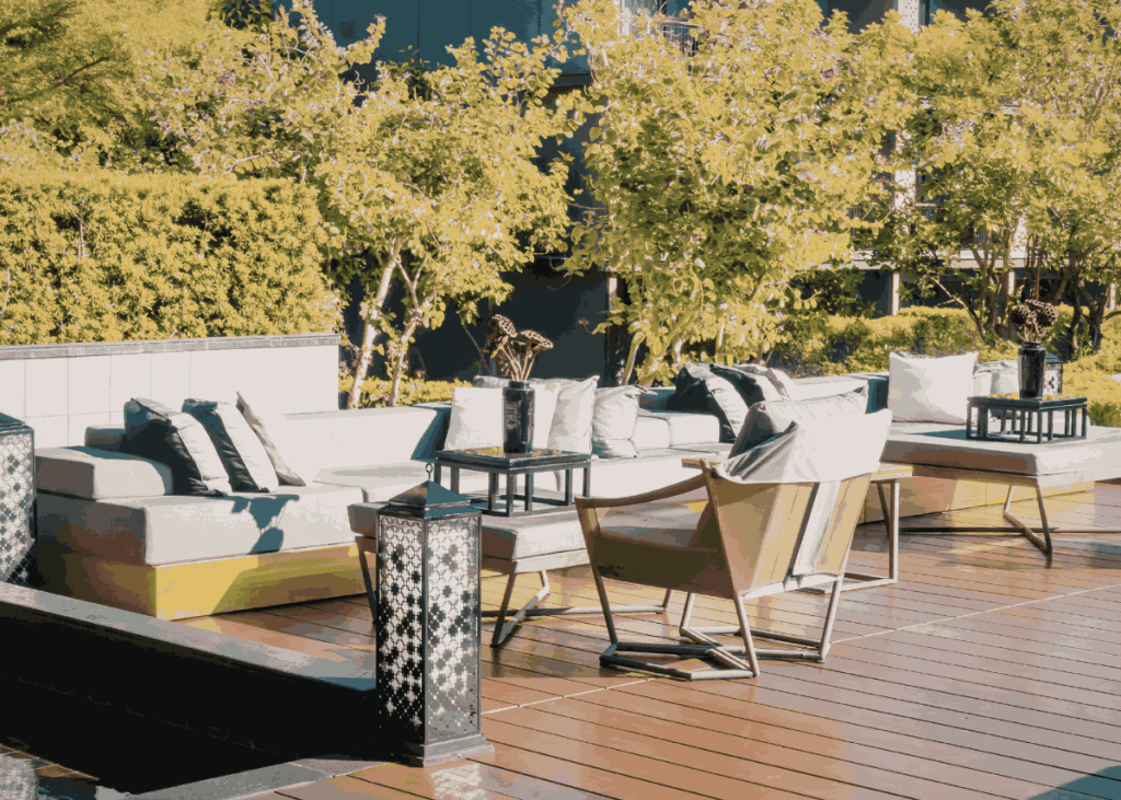 mendesain lounge